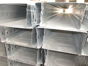 西寧鋼跳板加工 甘肅最優(yōu)惠的梯式電纜橋架